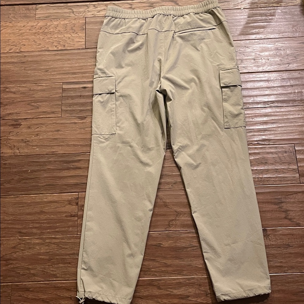 Banana Republic Men's Motion Tech Relaxed Tapered Pant in Khaki Size M - Picture 6 of 7